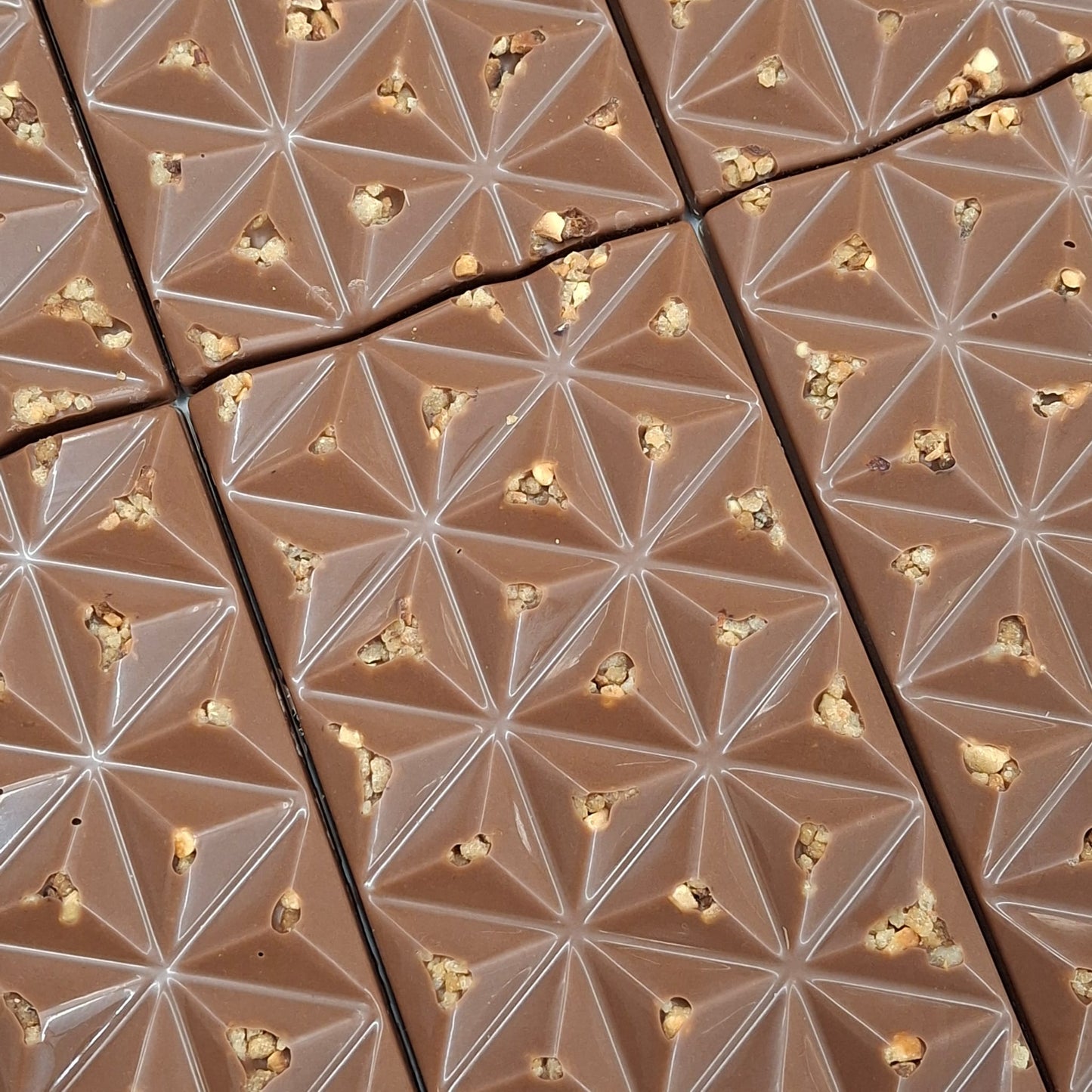 33% Belgian milk chocolate bar with caramelised hazelnuts